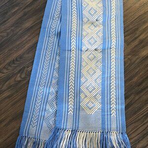BOHEMIAN/Shabby Chic Style Blue & White Woven Table Runner NWOT